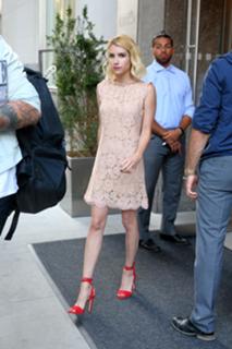Emma Roberts feet photo thumbnail