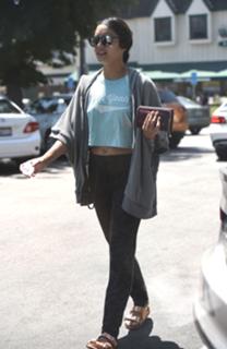 Vanessa Hudgens feet photo thumbnail