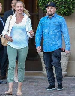 Cameron Diaz feet photo thumbnail