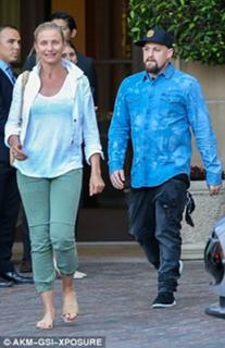 Cameron Diaz feet photo thumbnail