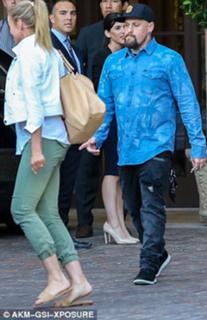 Cameron Diaz feet photo thumbnail