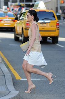 Julianna Margulies feet photo thumbnail