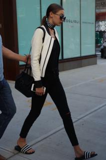 Gigi Hadid feet photo thumbnail