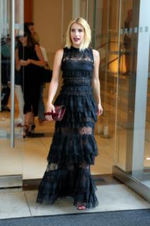 Emma Roberts feet photo thumbnail