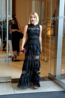 Emma Roberts feet photo thumbnail