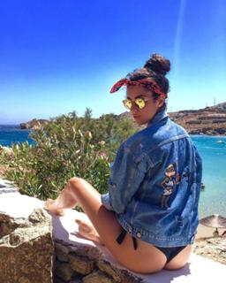 Valentina Vignali feet photo thumbnail