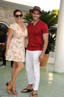 Kelly Brook feet photo thumbnail