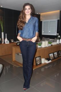 Camila Queiroz feet photo thumbnail