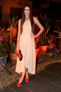 Camila Queiroz feet photo thumbnail