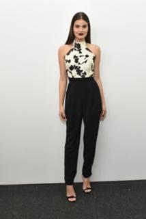 Camila Queiroz feet photo thumbnail