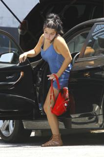 Ariel Winter feet photo thumbnail