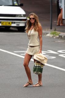 Elle Macpherson feet photo thumbnail