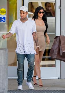 Kylie Jenner feet photo thumbnail
