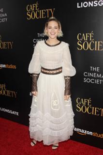 Kristen Stewart feet photo thumbnail
