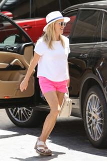 Reese Witherspoon feet photo thumbnail