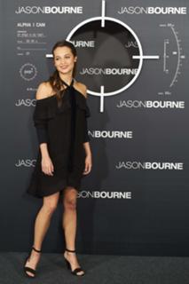 Alicia Vikander feet photo thumbnail