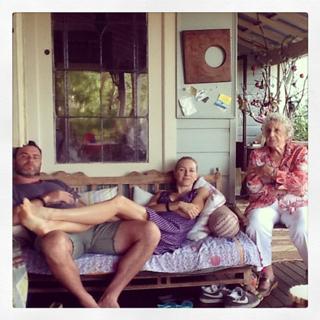 Naomi Watts feet photo thumbnail