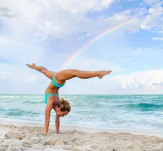 Kino MacGregor feet photo thumbnail