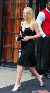 Dakota Fanning feet photo thumbnail