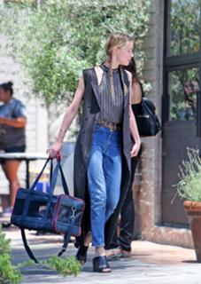 Amber Heard feet photo thumbnail