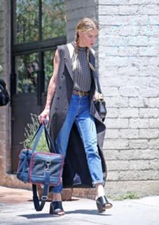 Amber Heard feet photo thumbnail