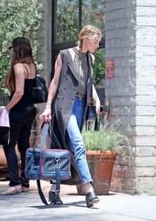Amber Heard feet photo thumbnail