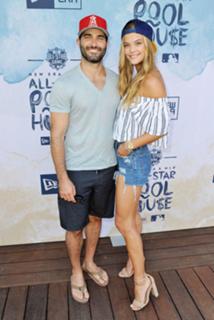 Nina Agdal feet photo thumbnail
