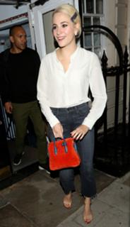 Pixie Lott feet photo thumbnail
