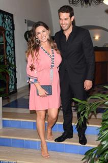 Kelly Brook feet photo thumbnail