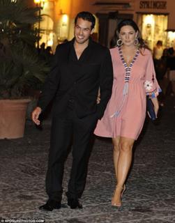 Kelly Brook feet photo thumbnail