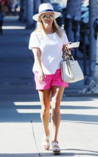 Reese Witherspoon feet photo thumbnail