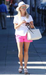 Reese Witherspoon feet photo thumbnail