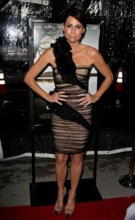 Minnie Driver feet photo thumbnail