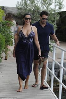 Kelly Brook feet photo thumbnail