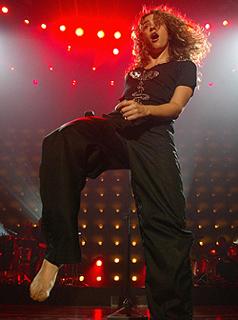 Shakira feet photo thumbnail