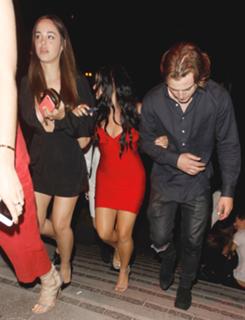 Ariel Winter feet photo thumbnail