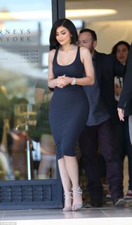 Kylie Jenner feet photo thumbnail