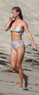 Nina Agdal feet photo thumbnail