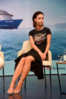Lena Meyer-Landrut feet photo thumbnail