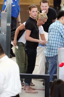 Katherine Heigl feet photo thumbnail