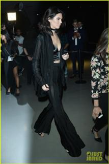 Kendall Jenner feet photo thumbnail