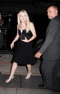 Dakota Fanning feet photo thumbnail
