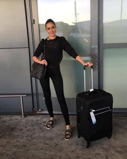 Olivia Culpo feet photo thumbnail