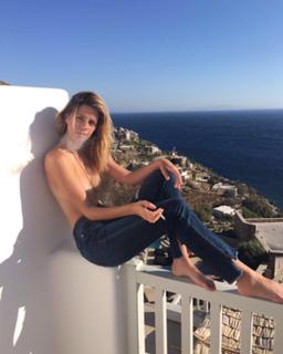 Mischa Barton feet photo thumbnail