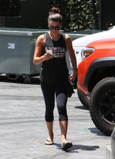 Lea Michele feet photo thumbnail