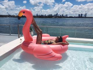 Victoria Justice feet photo thumbnail