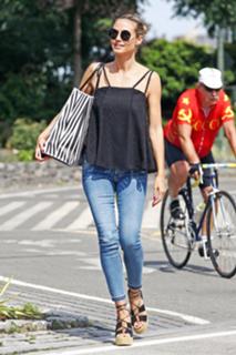 Heidi Klum feet photo thumbnail