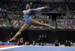Simone Biles feet photo thumbnail
