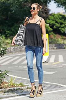 Heidi Klum feet photo thumbnail