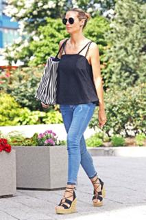 Heidi Klum feet photo thumbnail